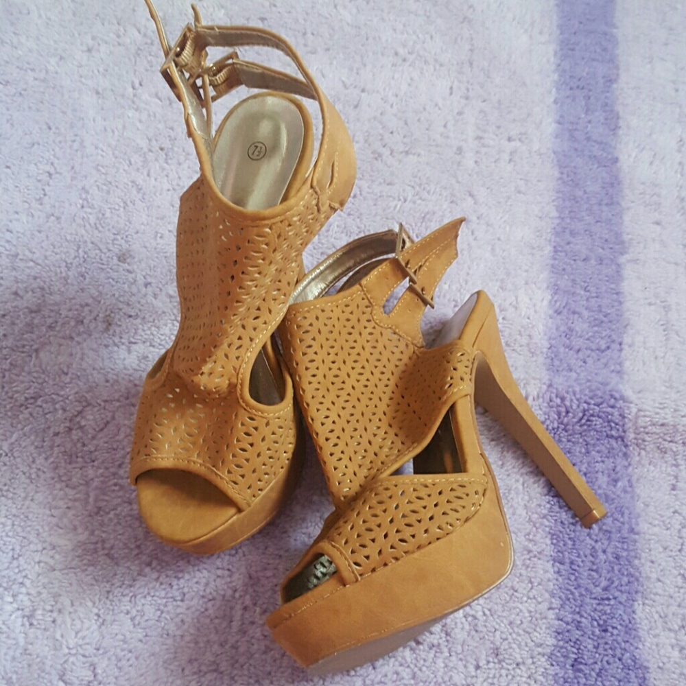 High Heels - Picture 5 of 6